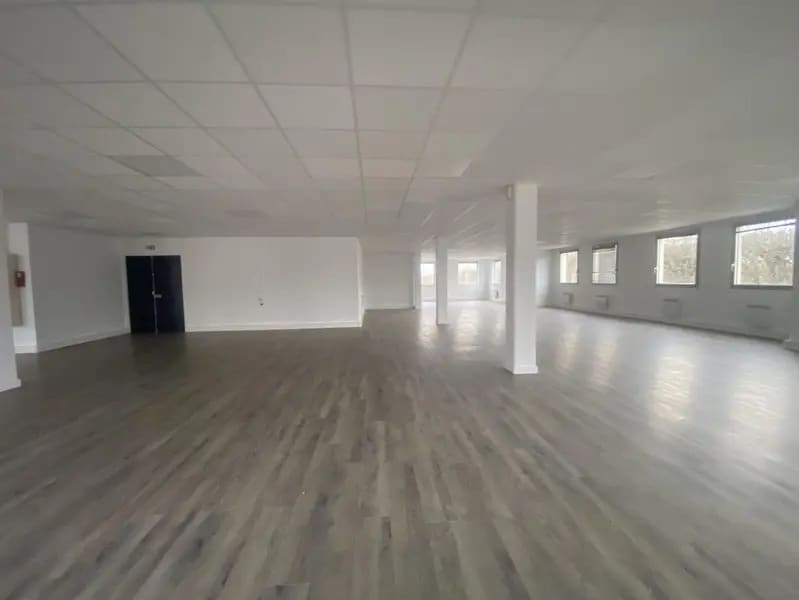 Office in Chevilly-Larue to rent Interior Photo- Image 1 of 17