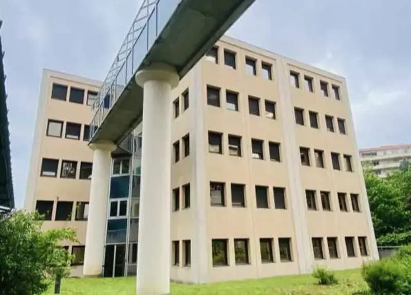 Office in Villeurbanne to rent - Building Photo - Image 1 of 11