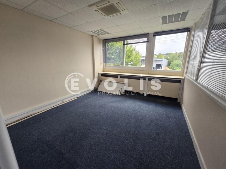 Office in Igny to rent - Interior Photo - Image 2 of 9