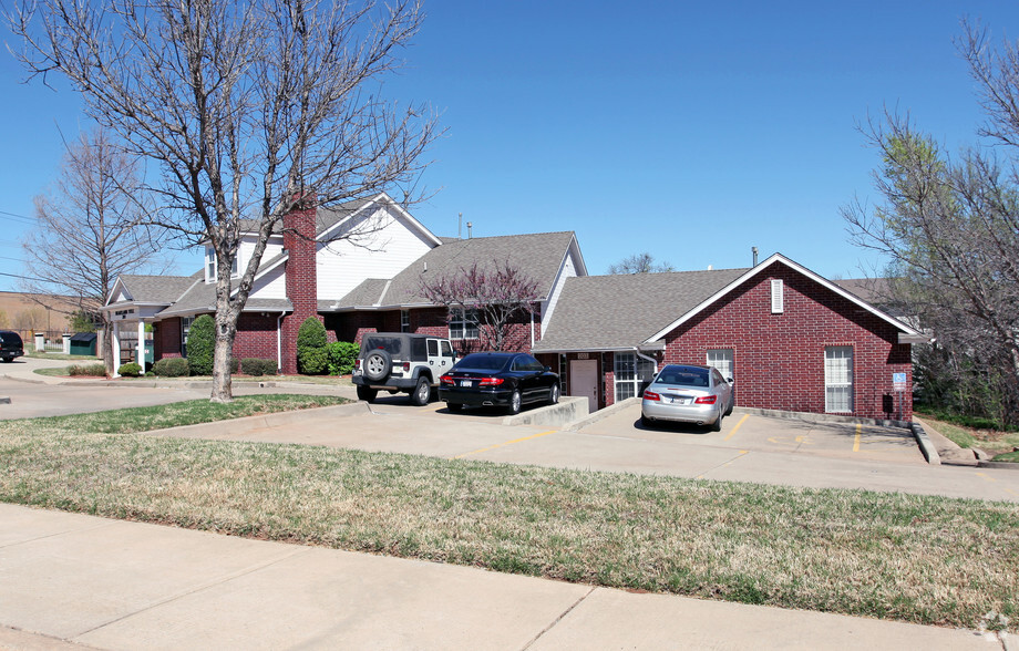 201-203 E 10th St Plz, Edmond, OK for sale - Building Photo - Image 2 of 10