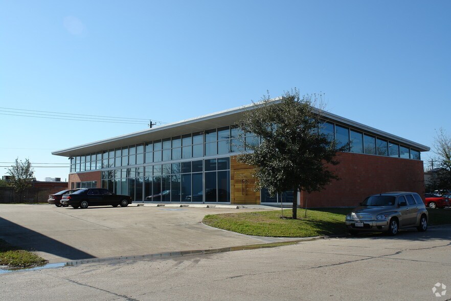 5205 Spruce, Bellaire, TX for rent - Building Photo - Image 3 of 12