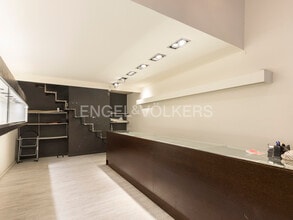 Retail in Barcelona, Barcelona to rent Interior Photo- Image 2 of 13