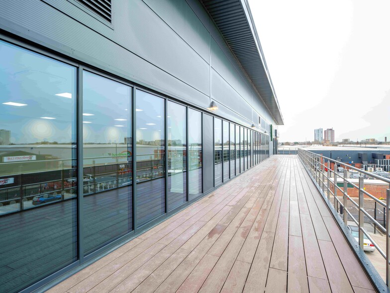 Valor Park, London to rent - Building Photo - Image 3 of 6