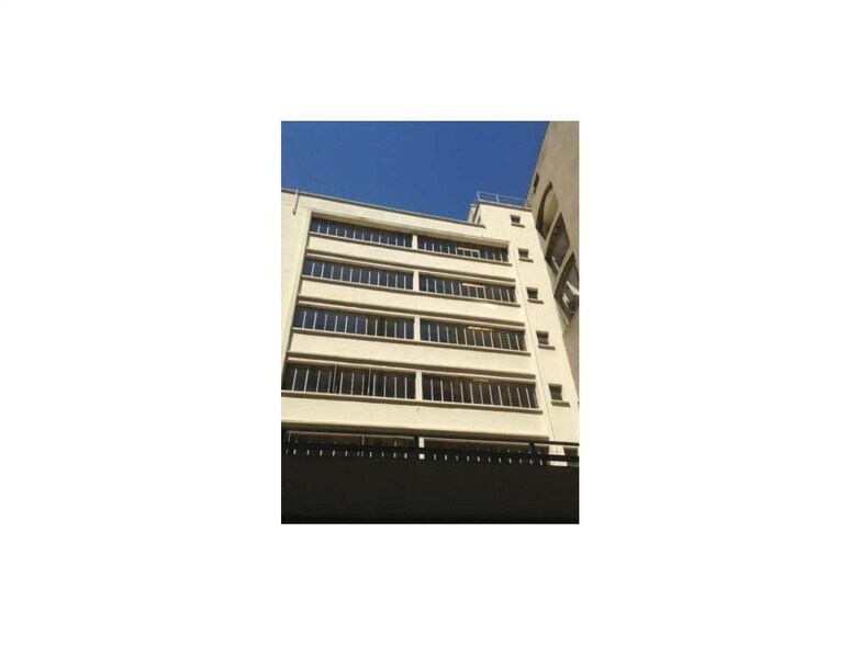 Light Industrial in Paris to rent - Building Photo - Image 3 of 18