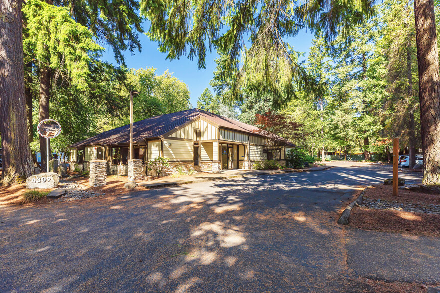 4309 SW Oakridge Rd, Lake Oswego, OR for sale - Building Photo - Image 2 of 25