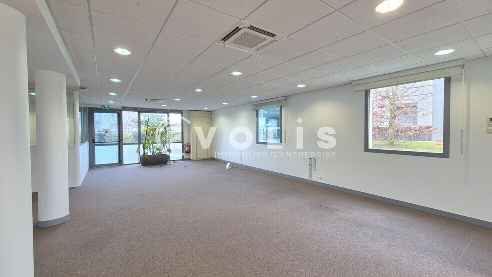 Office in Magny Le Hongre for sale - Interior Photo - Image 2 of 14