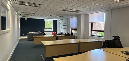 Portland Rd, East Grinstead to rent Interior Photo- Image 2 of 3