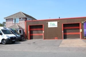 Crow Arch Ln, Ringwood to rent Building Photo- Image 1 of 2