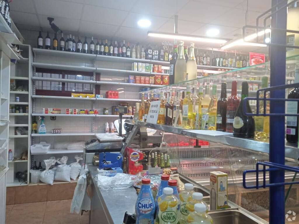 Retail in Madrid, Madrid to rent Interior Photo- Image 1 of 2