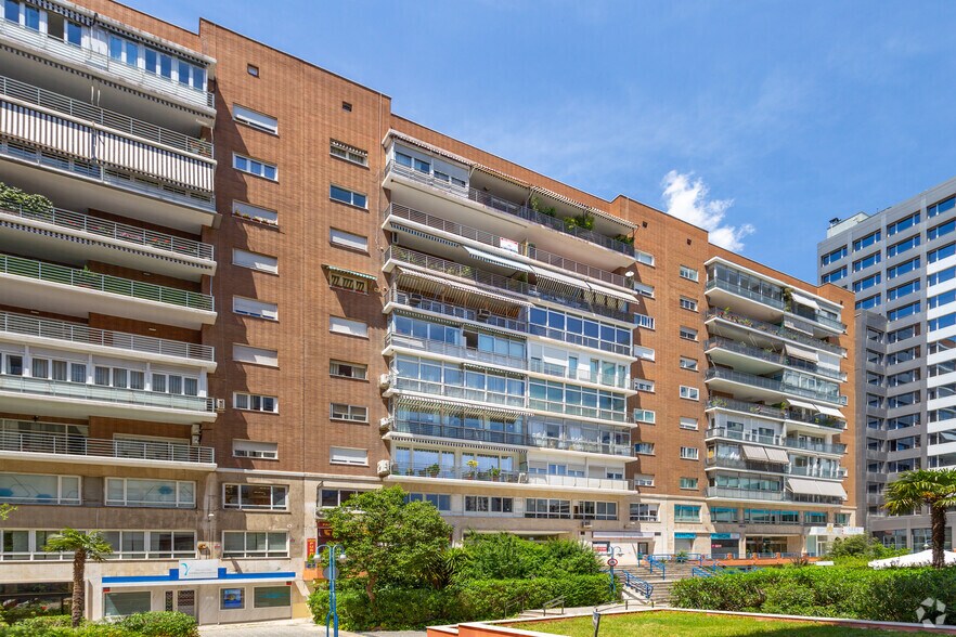 Paseo Castellana, 129, Madrid, Madrid for rent - Primary Photo - Image 1 of 2