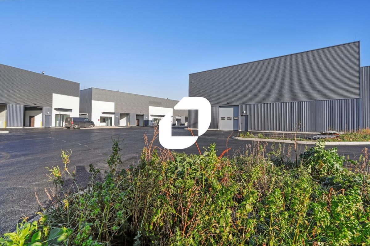 Light Industrial in Savigny-le-Temple to rent Building Photo- Image 1 of 12