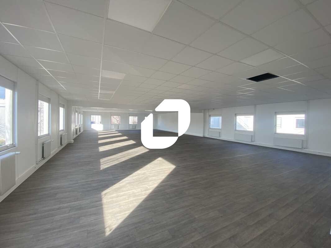 Office in Osny for sale Interior Photo- Image 1 of 6