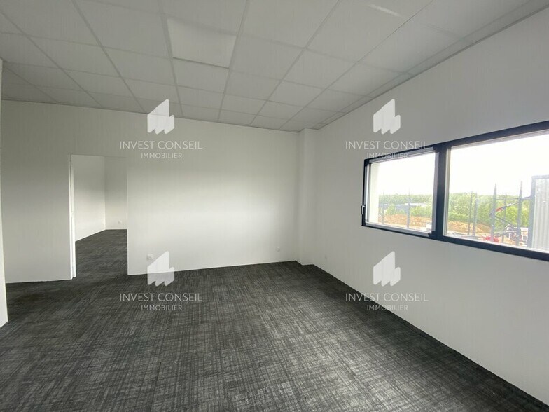 Light Industrial in Viarmes to rent - Interior Photo - Image 3 of 6