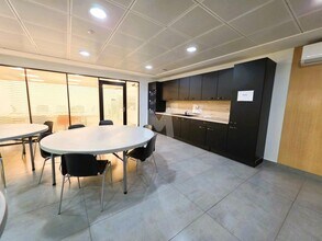 Office in Évry-Courcouronnes to rent Interior Photo- Image 2 of 6