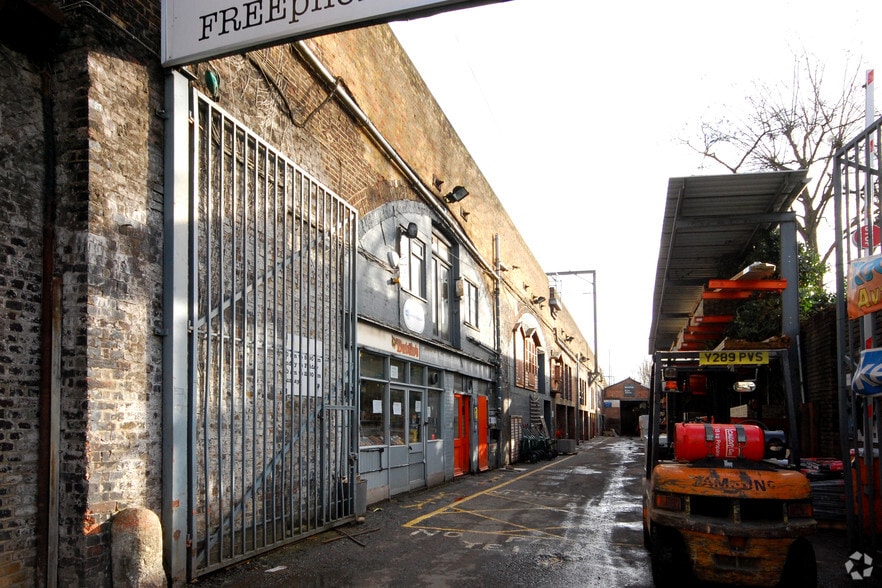 29-41 Castle Mews, London to rent - Building Photo - Image 3 of 7