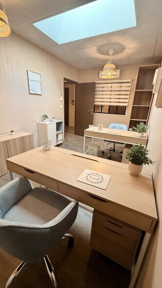 300 Avenue Des Mattes, La Ciotat to rent - Interior Photo - Image 2 of 8