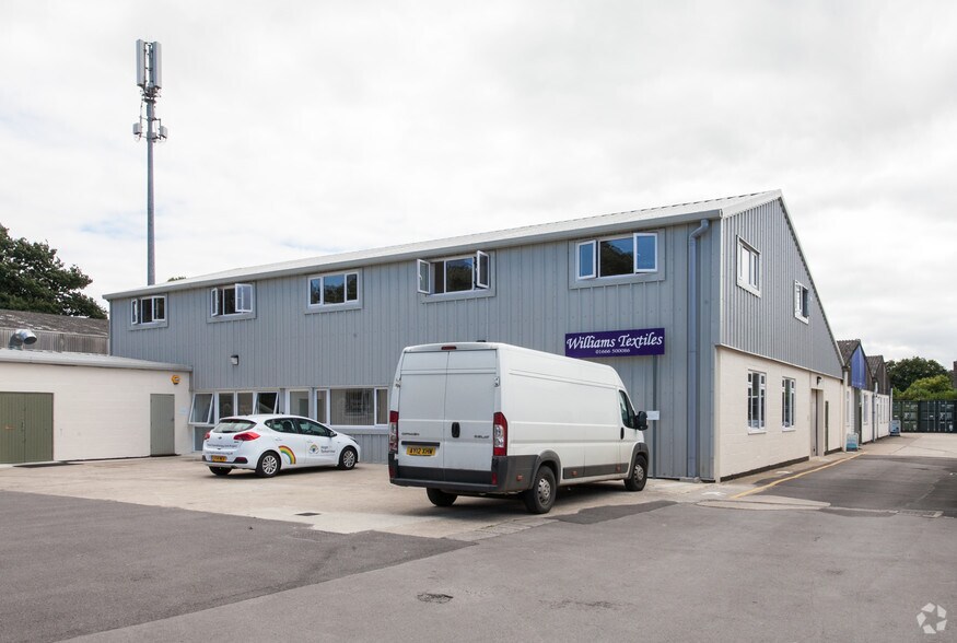 London Rd, Tetbury to rent - Building Photo - Image 3 of 7