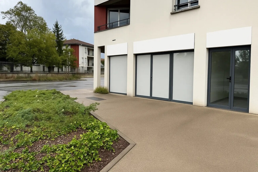 154 Avenue De Saint-Medard, Eysines to rent - Building Photo - Image 2 of 6