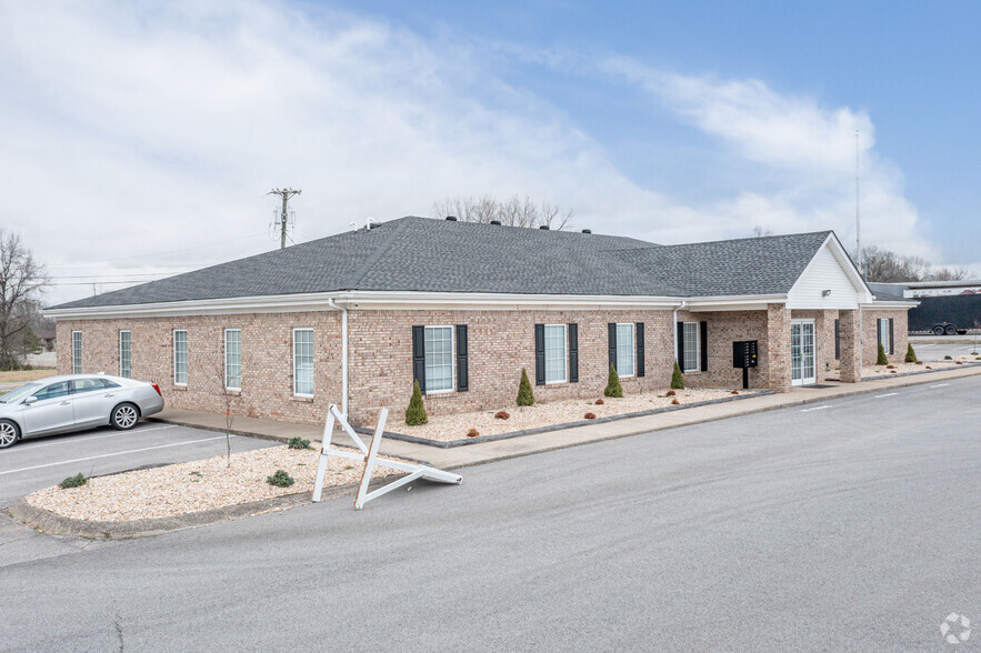 2543 Madison St, Clarksville, TN for rent - Building Photo - Image 1 of 5