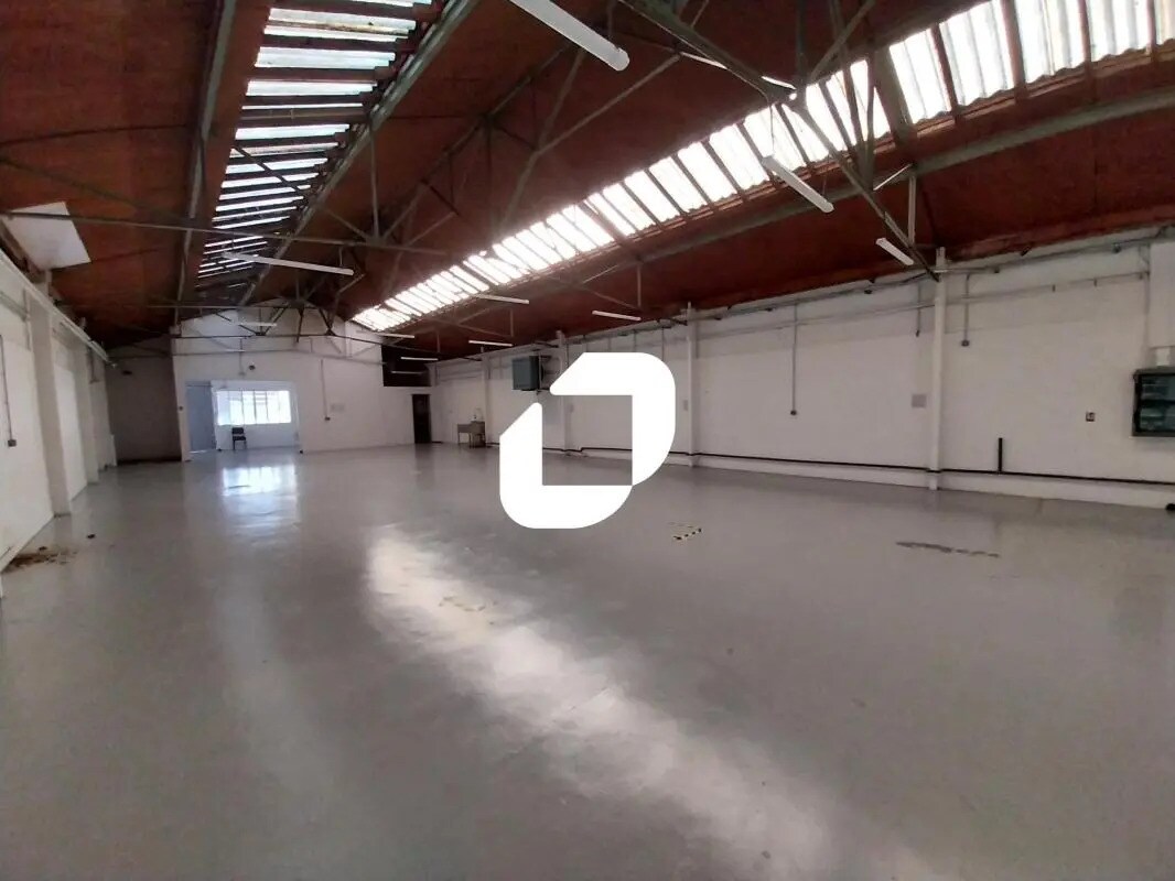 Light Industrial in Villeneuve-Saint-Georges to rent Building Photo- Image 1 of 8