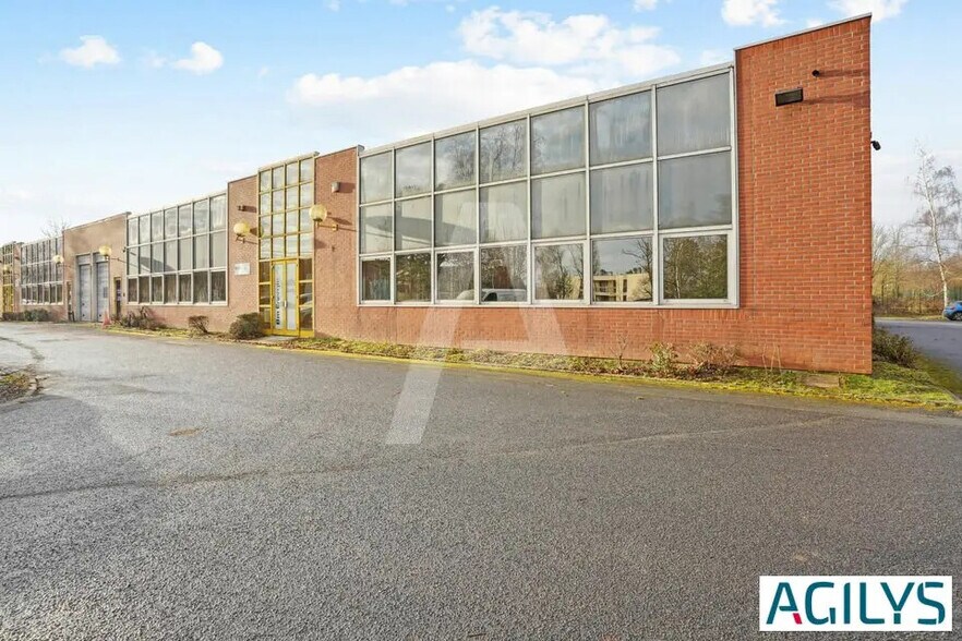 Light Industrial in Les Ulis to rent - Building Photo - Image 2 of 6