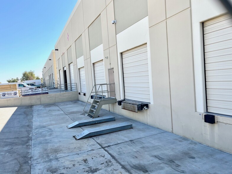 1045 N 71st Ave, Phoenix, AZ for sale - Building Photo - Image 3 of 8