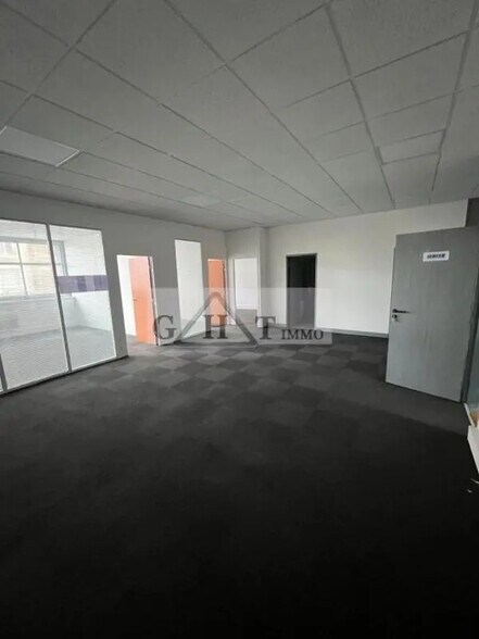 Office in Saint-Ouen-sur-Seine to rent - Interior Photo - Image 1 of 9