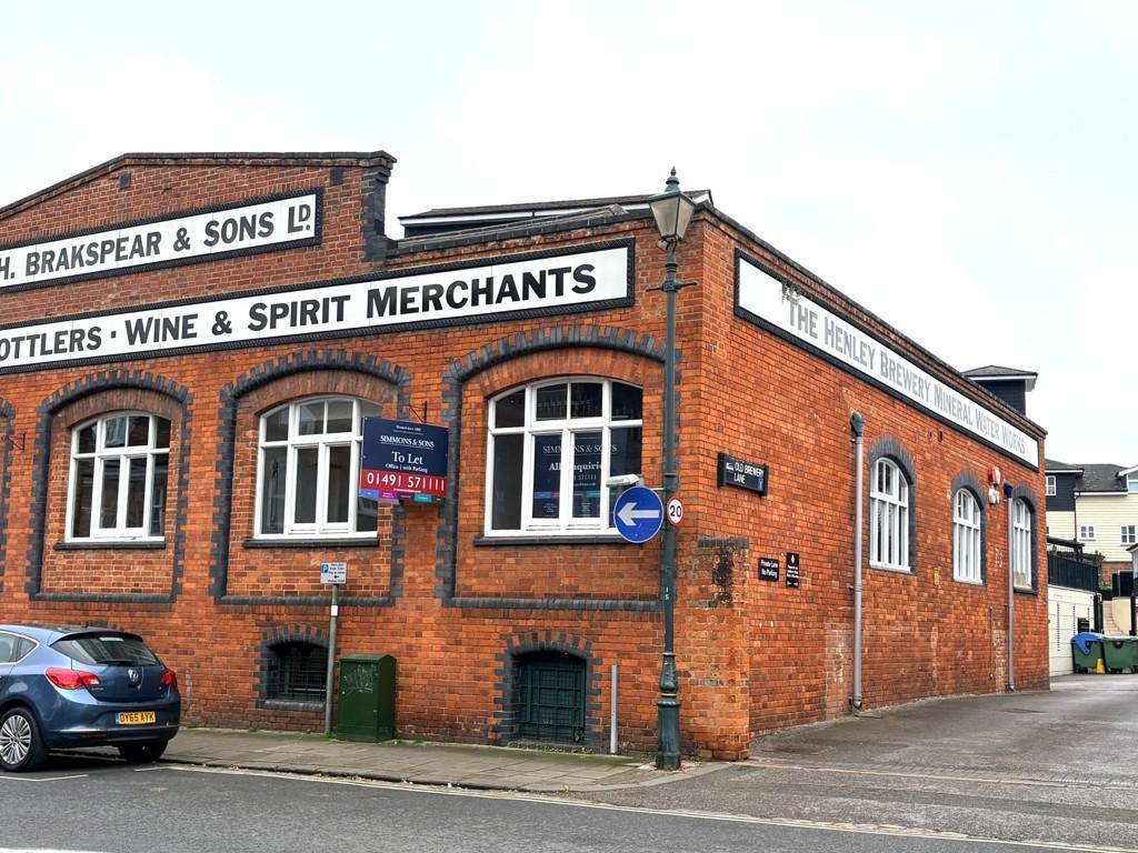 21 Old Brewery Ln, Henley On Thames to rent Building Photo- Image 1 of 9