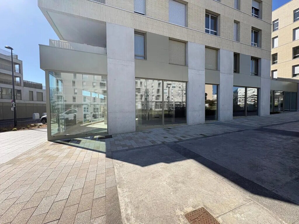 Location Commerce 269 m² - Photo 1