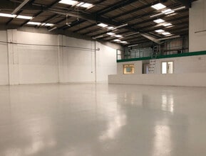 Units 1 & 2, Randolph Trading Estate, Kirkcaldy to rent Interior Photo- Image 2 of 2