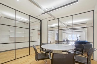 12 Greenhills Rents, London to rent Interior Photo- Image 1 of 5