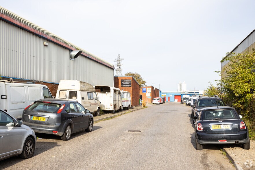 Dorset Rd, Sheerness for sale - Neighbourhood Photo - Image 3 of 3