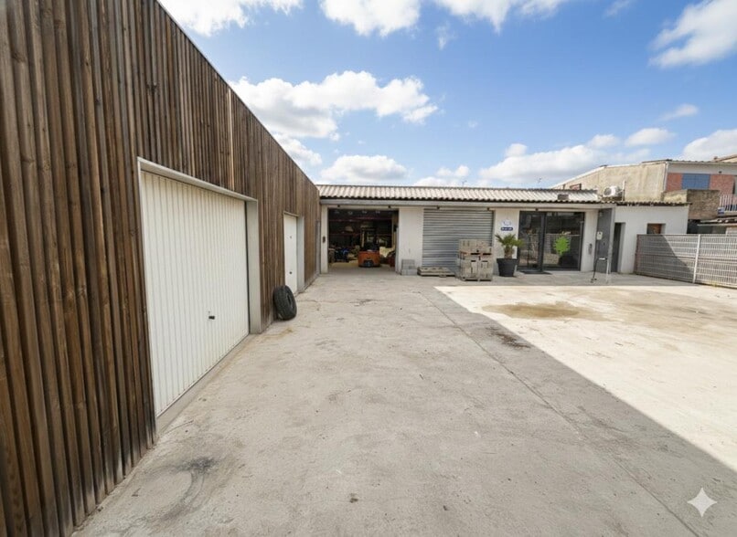Light Industrial in La Crau to rent - Building Photo - Image 2 of 9