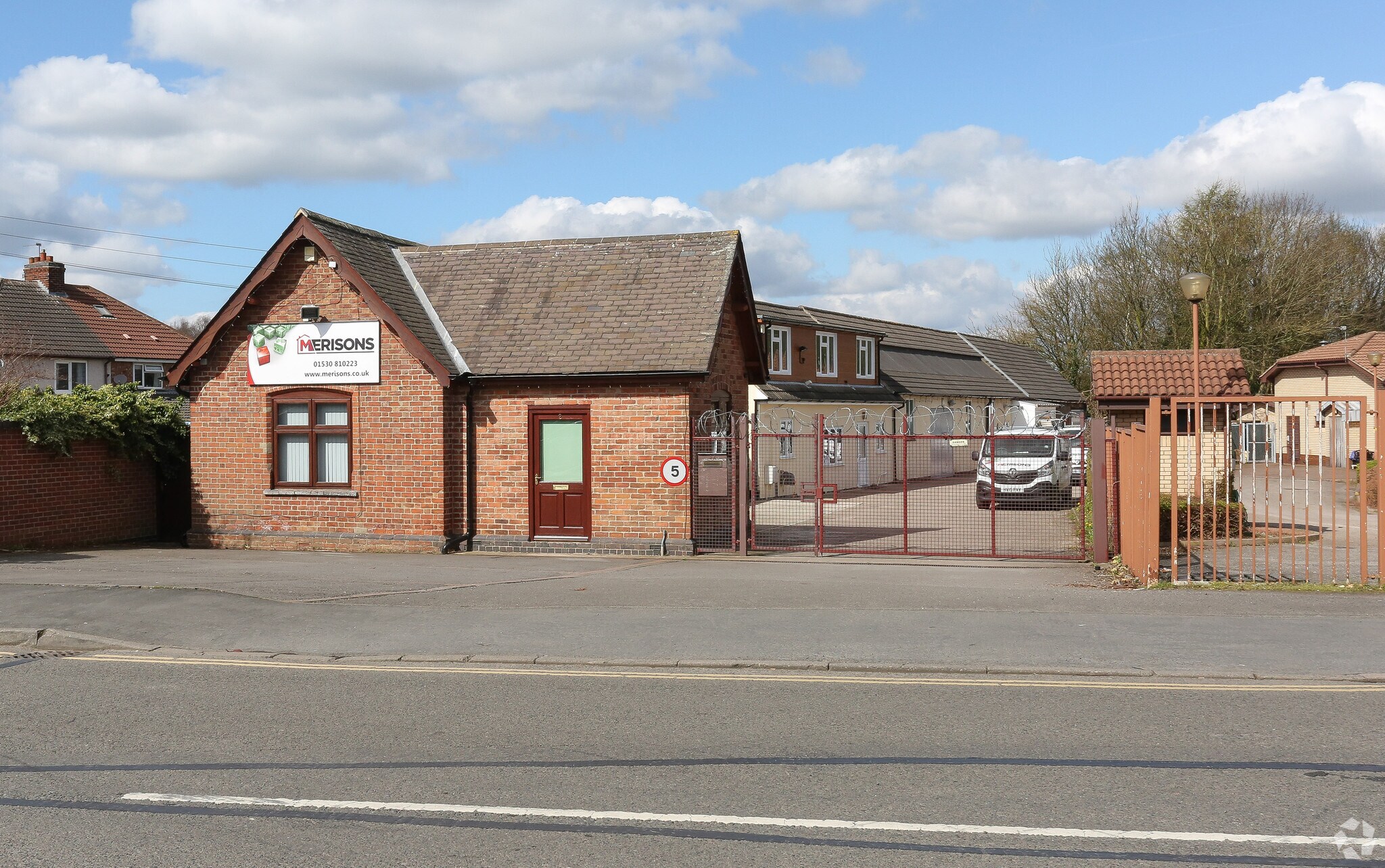 2A Thornborough Rd, Coalville for sale Primary Photo- Image 1 of 1