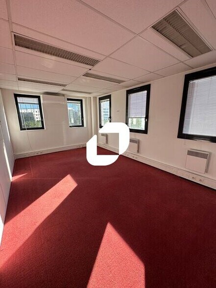Office in Nanterre to rent - Building Photo - Image 2 of 6