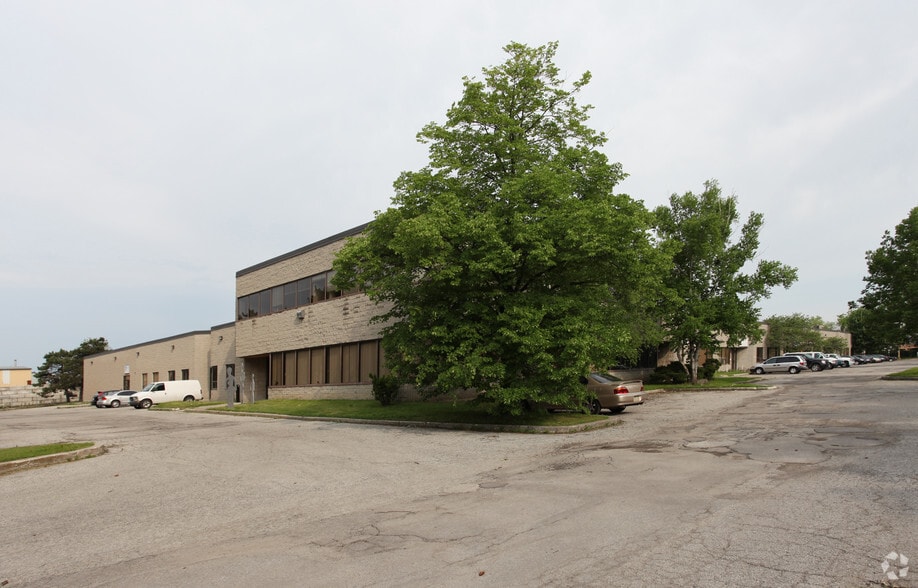 32-54 Ashwarren Rd, Toronto, ON to rent - Building Photo - Image 1 of 4