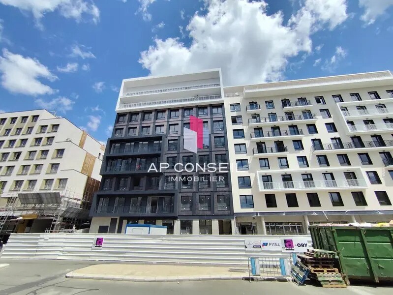Office in Montigny-le-Bretonneux for sale Building Photo- Image 1 of 11