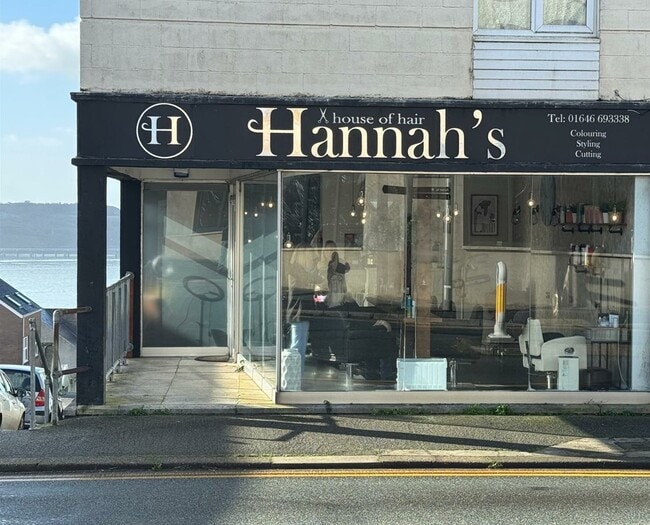 More details for 130 Robert St, Milford Haven - Retail to Rent