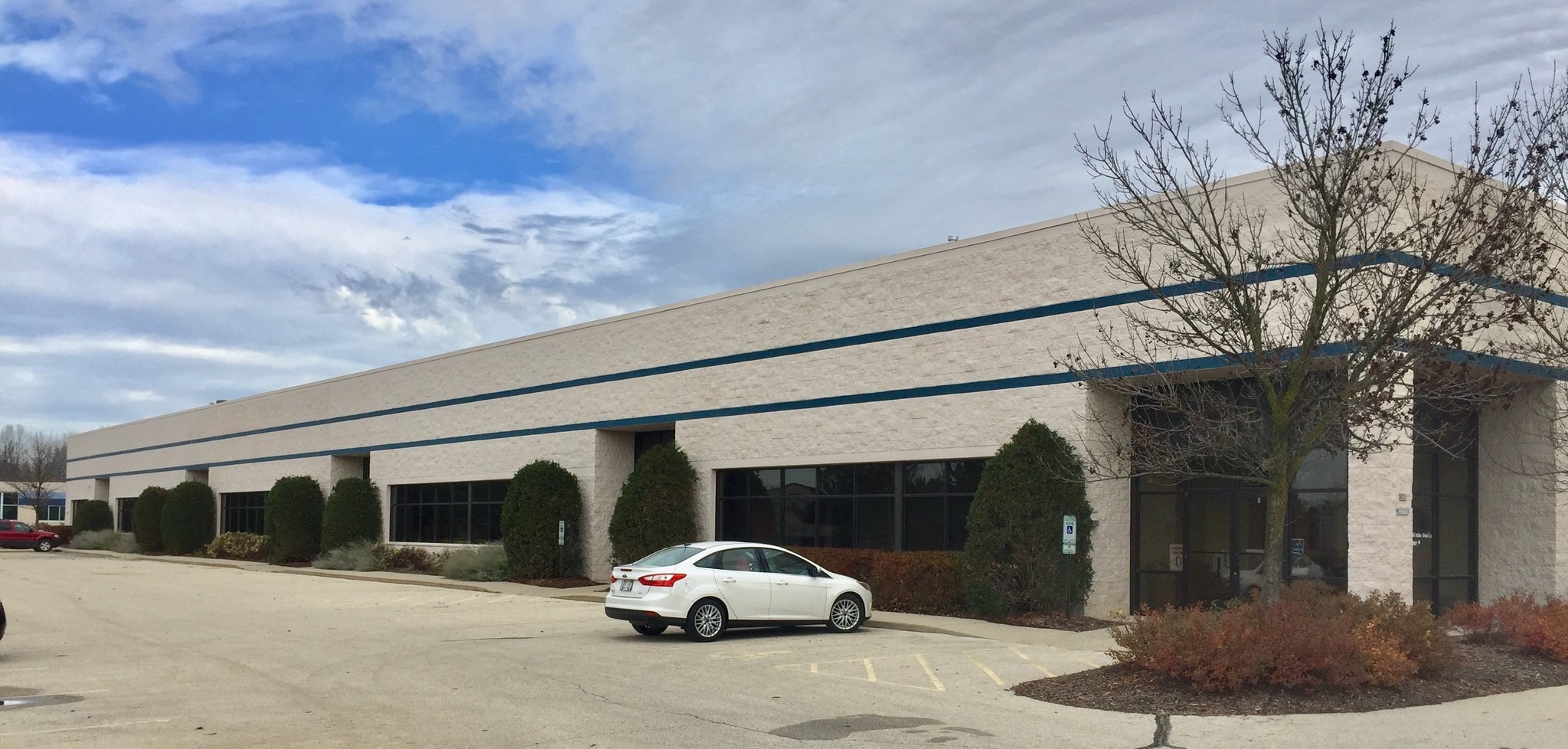 N70 W25156 Indian Grass Ln, Sussex, WI for sale Building Photo- Image 1 of 1