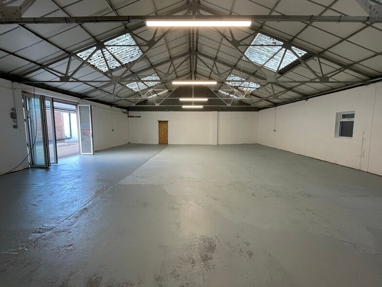 Mimram Rd, Hertford to rent - Building Photo - Image 2 of 3