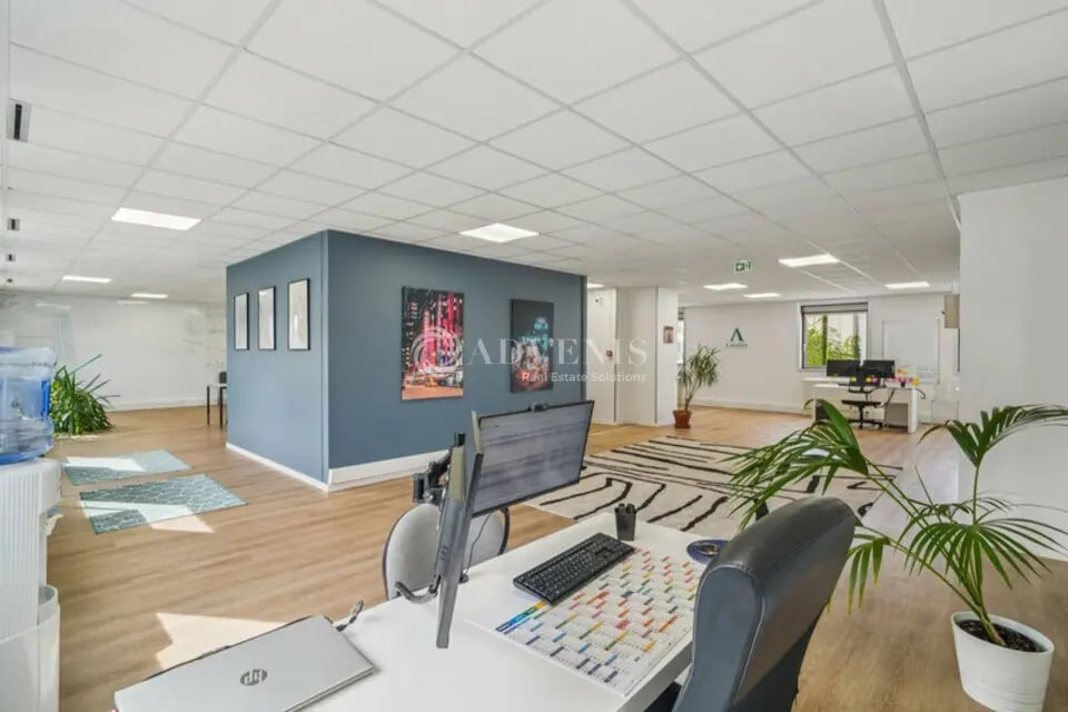Vente Bureaux 214 m² - Photo 1