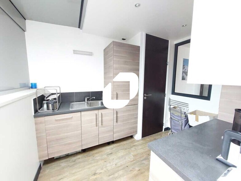Office in Vélizy-Villacoublay to rent - Interior Photo - Image 2 of 9