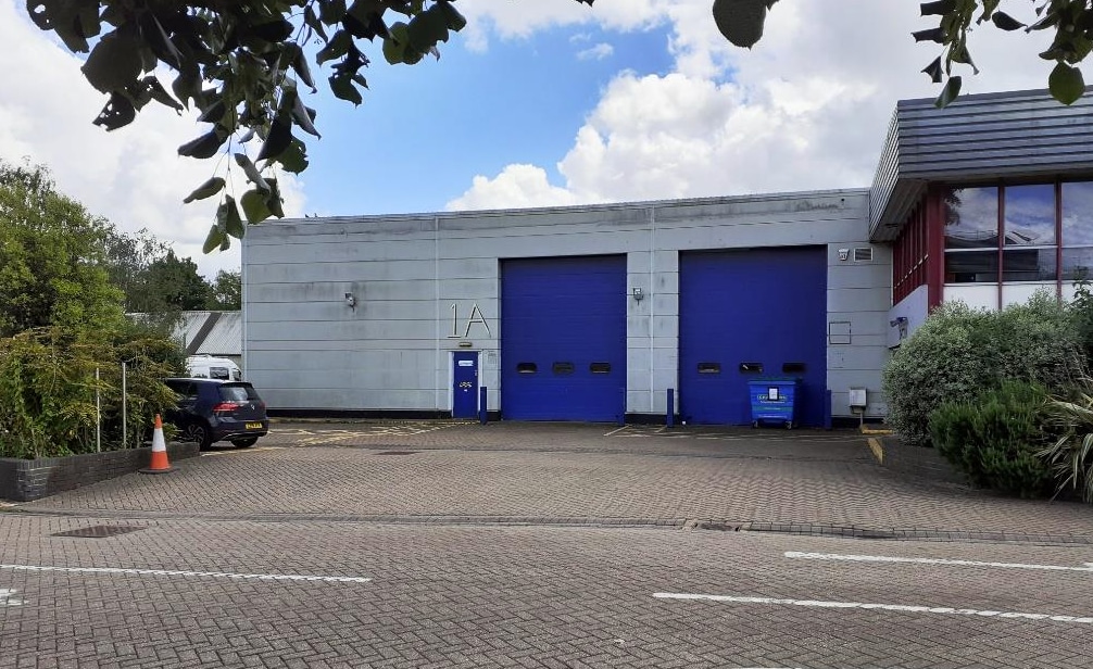 Walnut Tree Clos, Guildford to rent Building Photo- Image 1 of 2