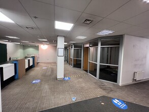 83-85 Main St, Thornliebank to rent Interior Photo- Image 2 of 2