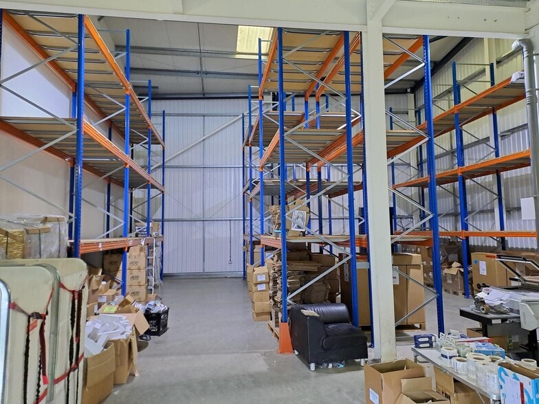 Tewin Ct, Welwyn Garden City to rent - Building Photo - Image 2 of 10