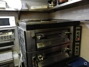 Retail in Madrid, Madrid to rent Interior Photo- Image 2 of 3