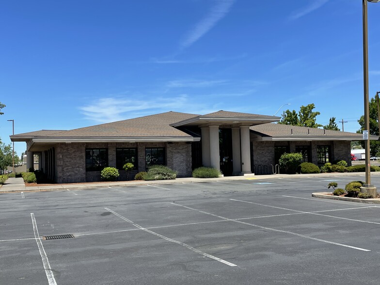 3607 Crater Lake Hwy, Medford, OR for sale - Building Photo - Image 1 of 8