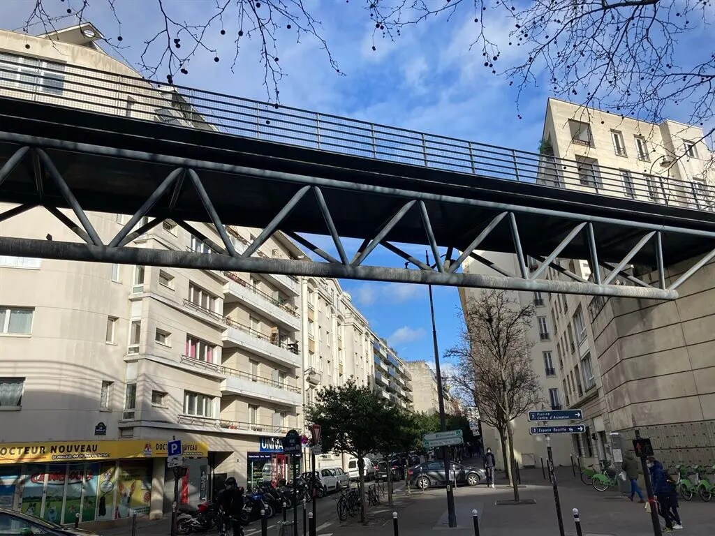 Retail in Paris for sale Building Photo- Image 1 of 6