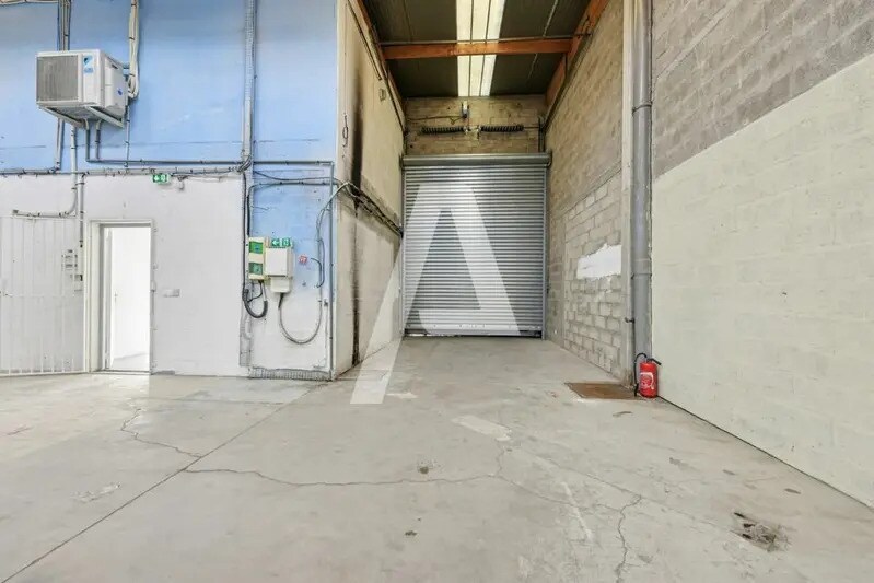Location Local d'activités 564 m² - Photo 1