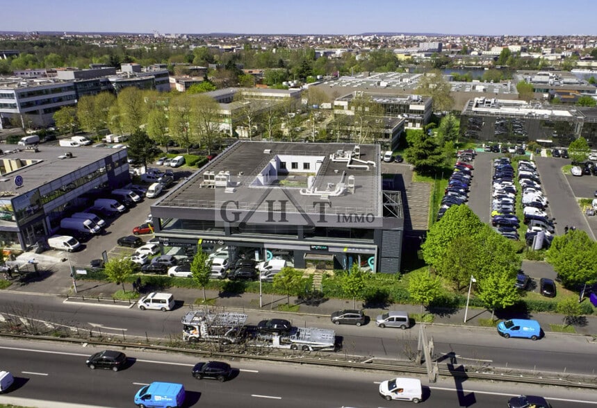 Industrial in Nanterre to rent - Aerial - Image 1 of 4
